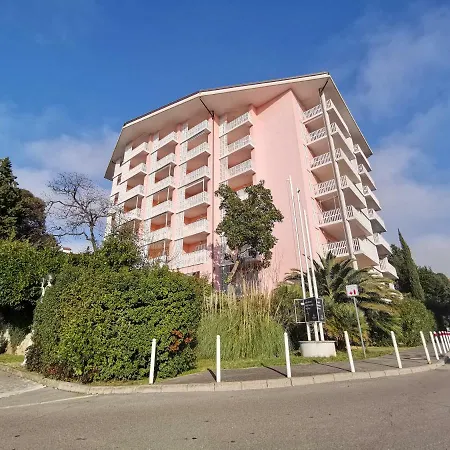 Brinovec Apartamento *